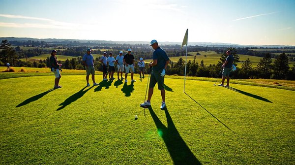 Découvrez comment améliorer votre jeu de golf en communauté